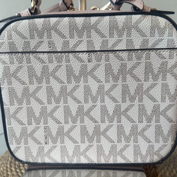 Michael Kors Small Crossbody 🔥 - Picture 5 of 7